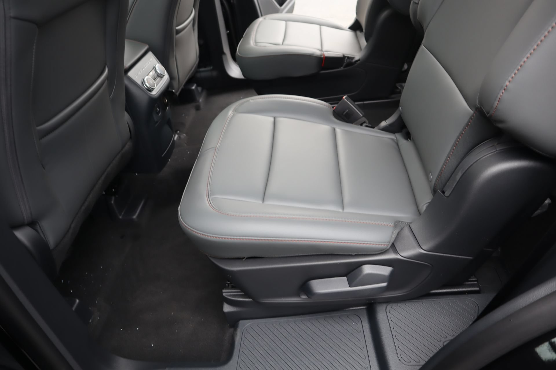 New 2026 Ford Explorer Active w/ Active Comfort Package AWD/4WD image 13