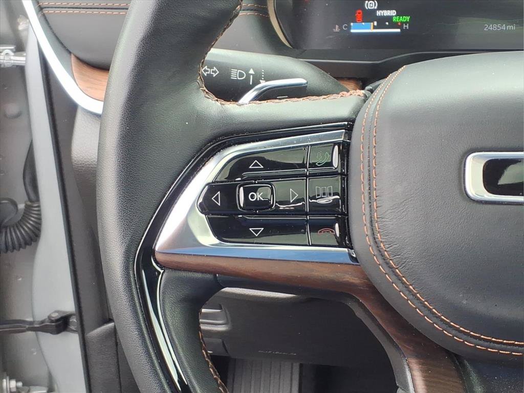Used 2022 Jeep Grand Cherokee Summit w/ Luxury Tech Group V AWD/4WD image 11