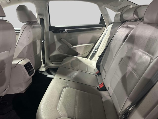 Used 2017 Volkswagen Passat 1.8T SE FWD image 15