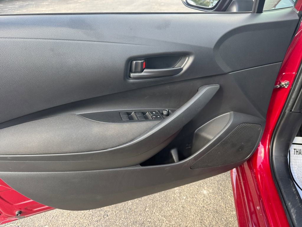 Used 2025 Toyota Corolla LE image 24