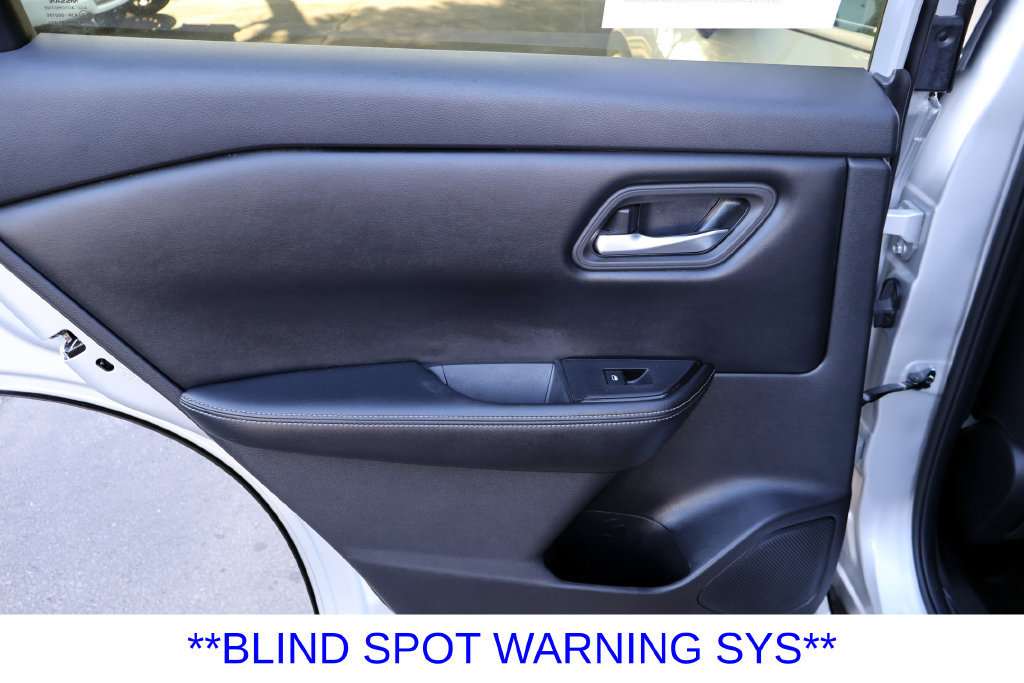 Used 2025 Nissan Rogue SV FWD image 22