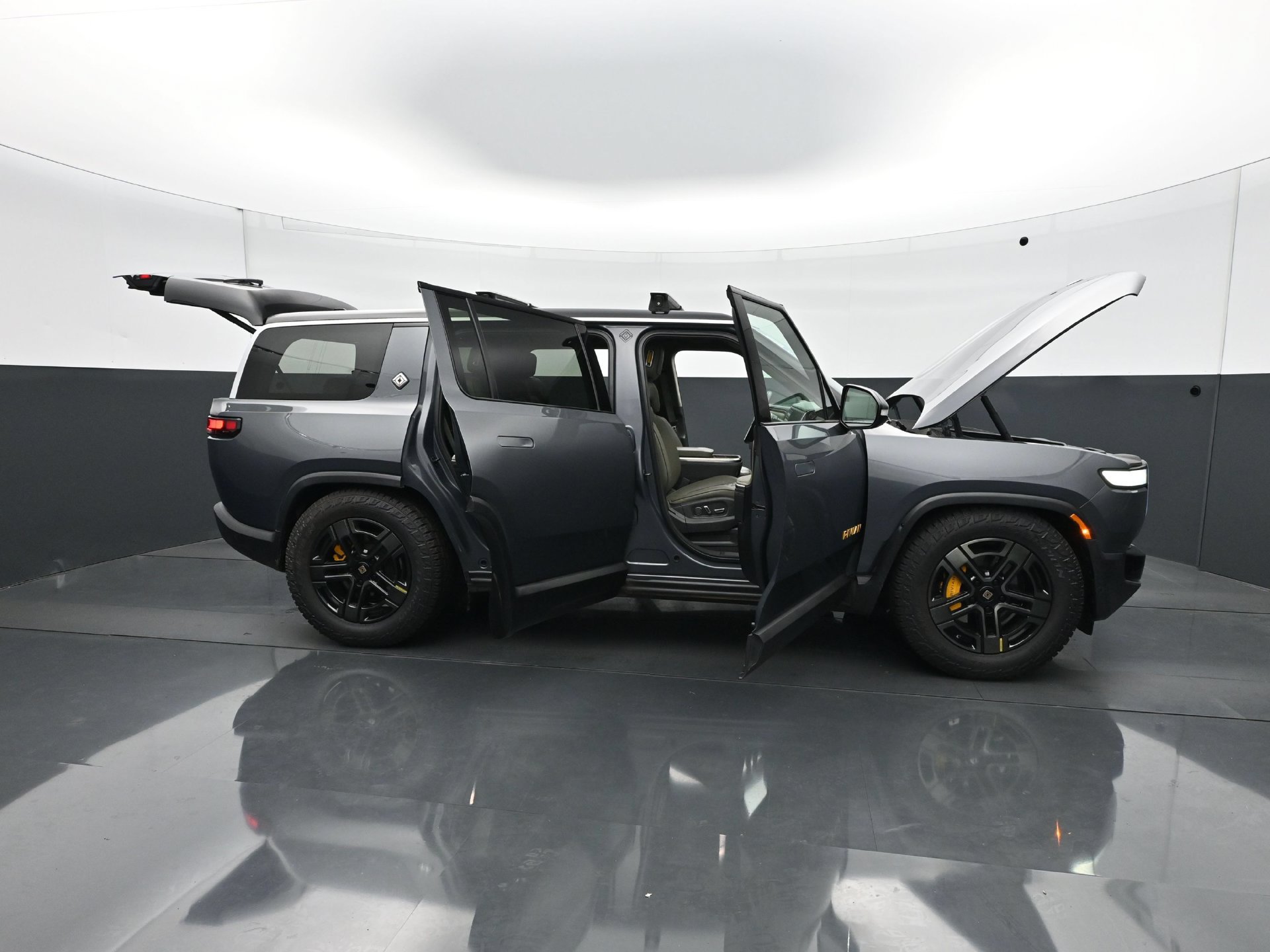 Used 2023 Rivian R1S Adventure Quad AWD/4WD image 37