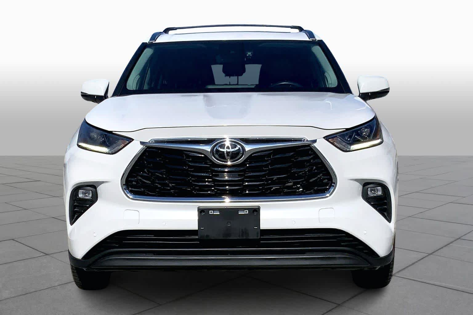 Used 2023 Toyota Highlander Limited image 4