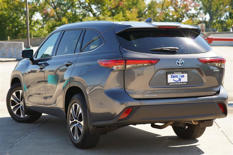 Used 2020 Toyota Highlander XLE AWD/4WD image 4