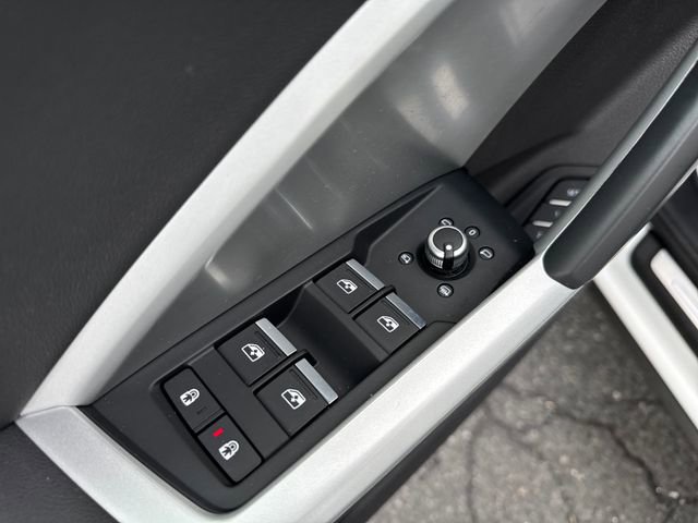 Used 2022 Audi Q3 2.0T Premium w/ Convenience Package AWD/4WD image 11