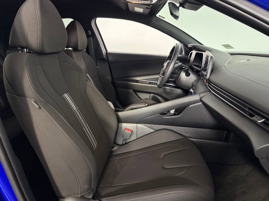 Used 2025 Hyundai Elantra Sport image 31