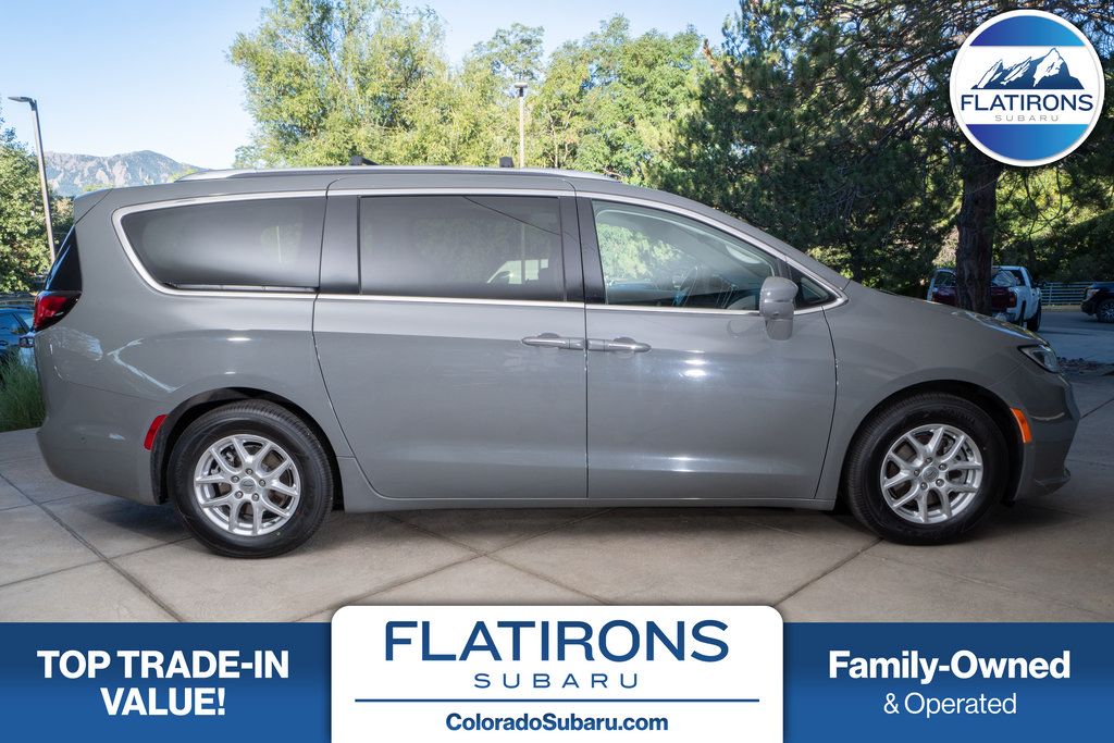 Used 2021 Chrysler Pacifica Touring-L w/ Uconnect Theater Family Group FWD image 1