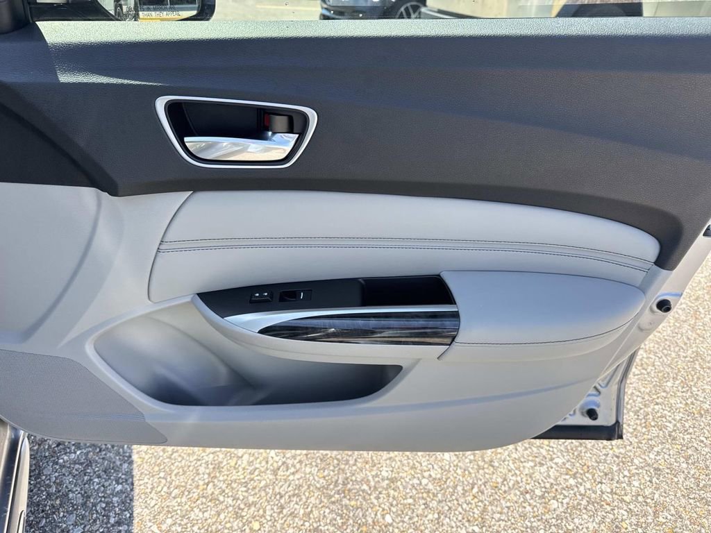 Used 2018 Acura TLX V6 w/ Technology Package FWD image 14