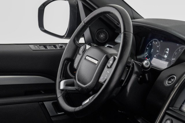 Used 2020 Land Rover Discovery Landmark AWD/4WD image 11