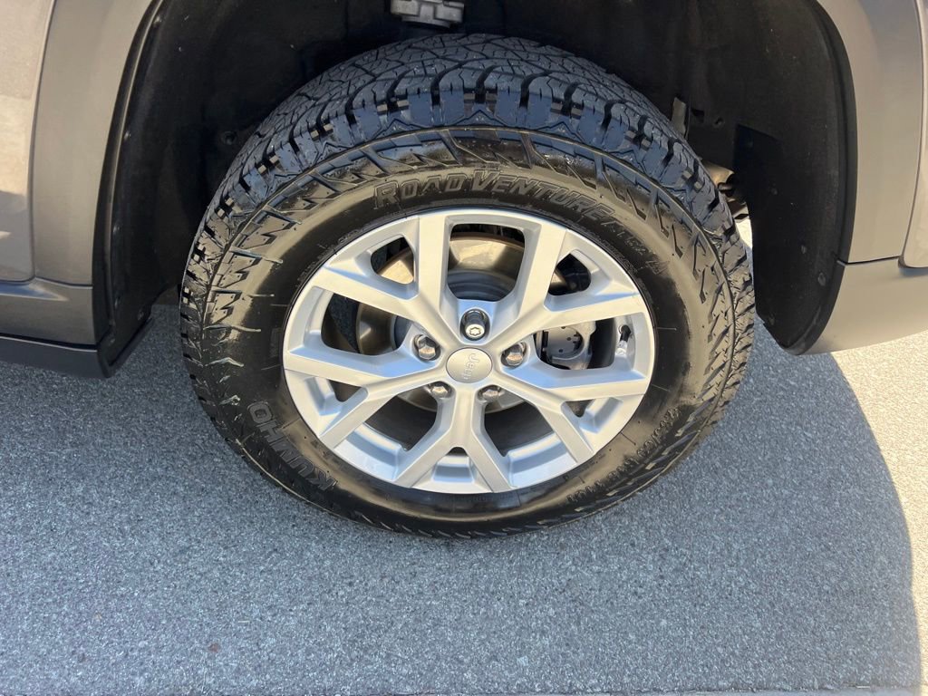 Used 2023 Jeep Grand Cherokee Limited image 14