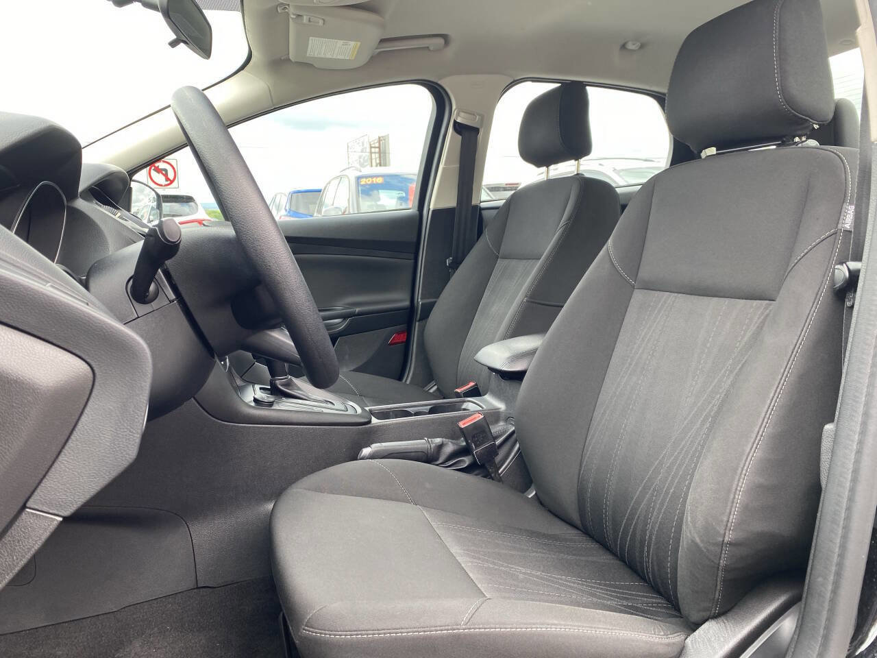 Used 2018 Ford Focus SE FWD image 12