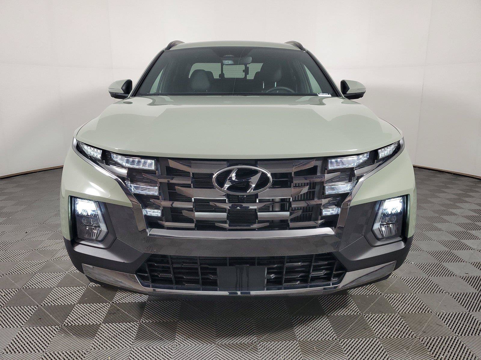 Used 2024 Hyundai Santa Cruz Limited AWD/4WD image 2