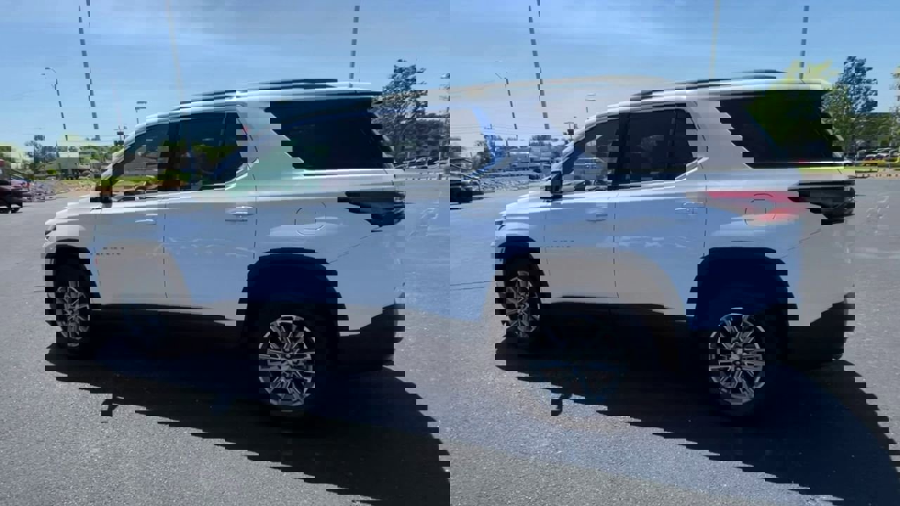 Used 2023 Chevrolet Traverse LT w/ LPO, Cargo Package image 6