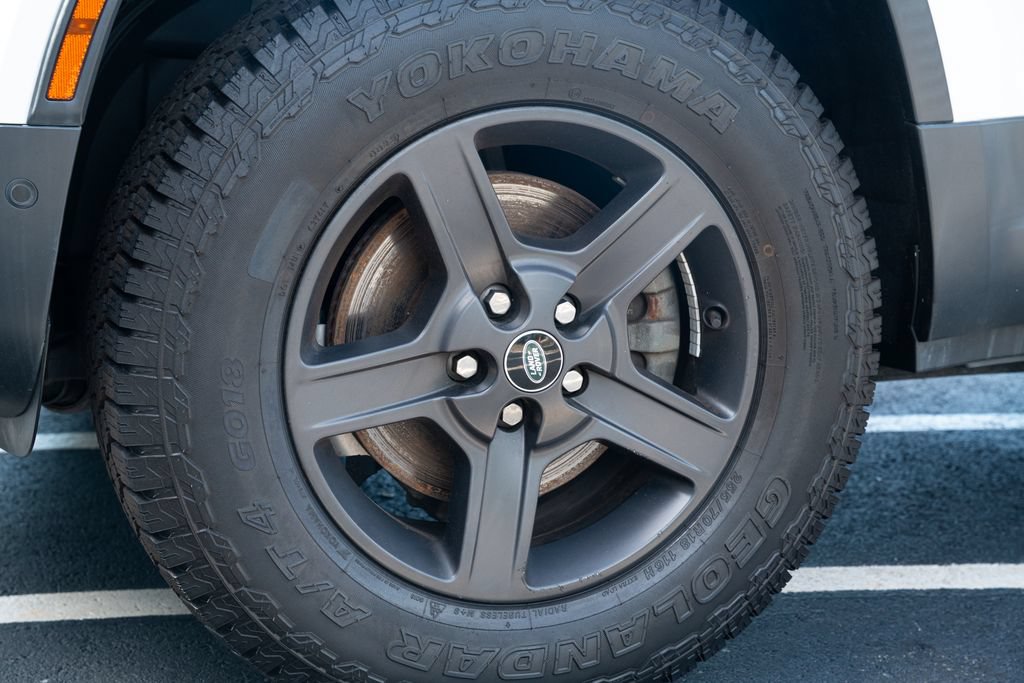Used 2022 Land Rover Defender 90 S AWD/4WD image 23