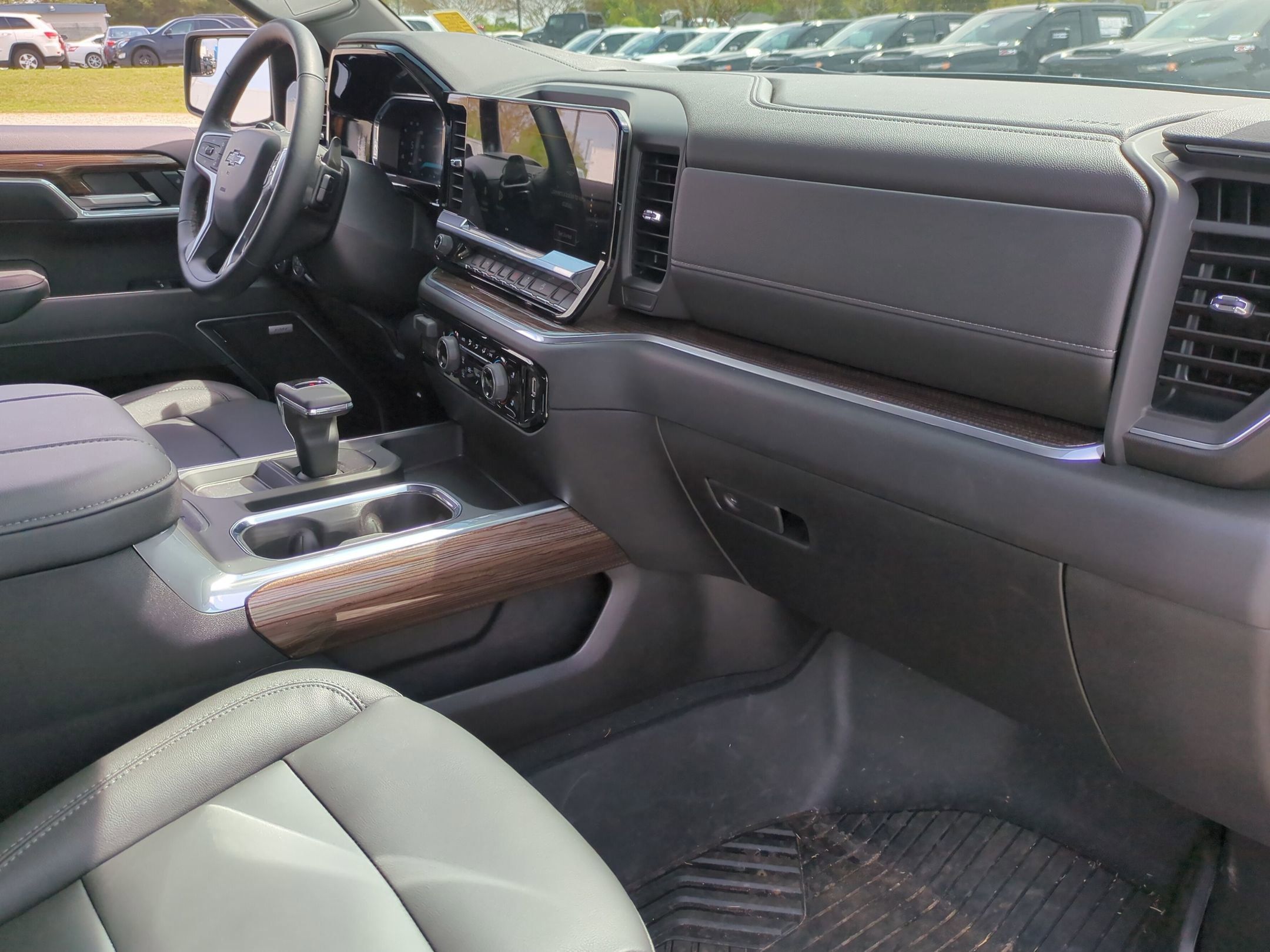 Certified 2026 Chevrolet Silverado 1500 RST AWD/4WD image 43