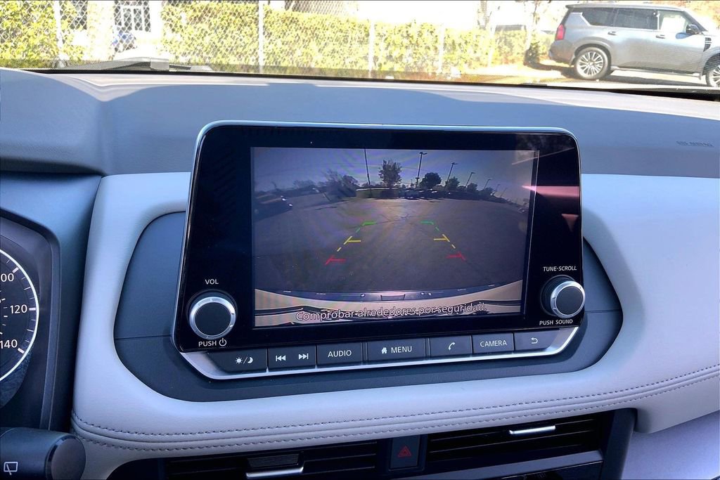 Used 2023 Nissan Rogue SV image 11