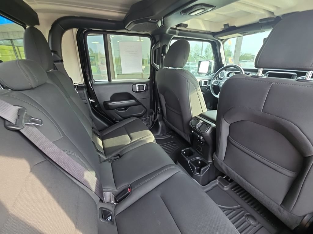 Used 2020 Jeep Gladiator Overland AWD/4WD image 16