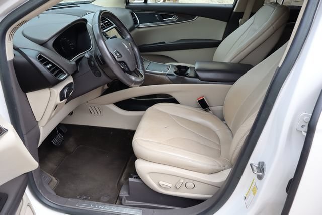 Used 2016 Lincoln MKX Reserve w/ Climate Package FWD image 16
