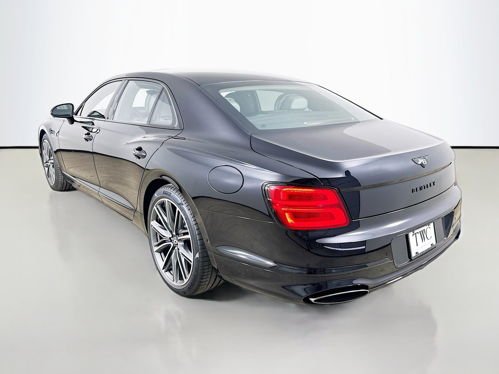 New 2026 Bentley Flying Spur V8 AWD/4WD image 3
