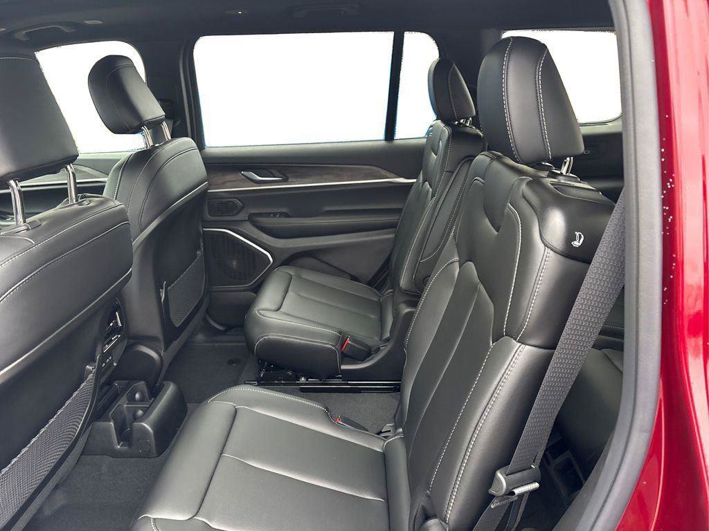 New 2026 Jeep Grand Cherokee L Limited w/ Limited Altitude Package AWD/4WD image 10