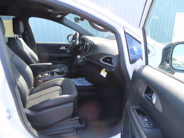 New 2027 Chrysler Pacifica LX FWD image 21