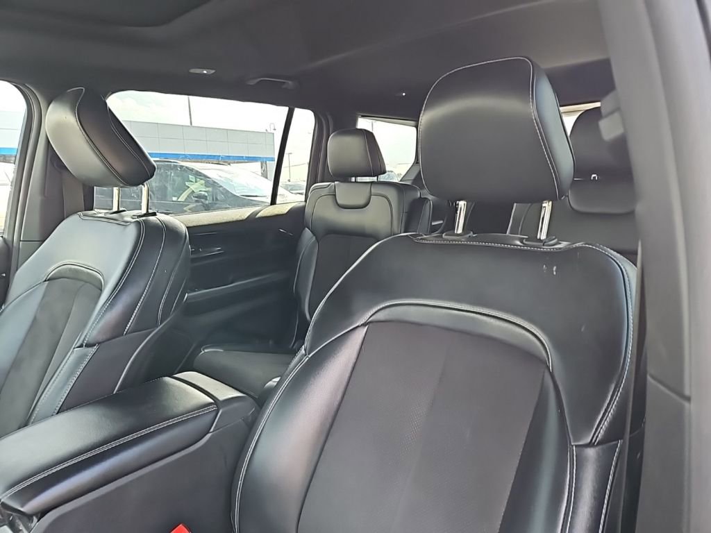 Used 2023 Jeep Grand Cherokee L Laredo AWD/4WD image 11