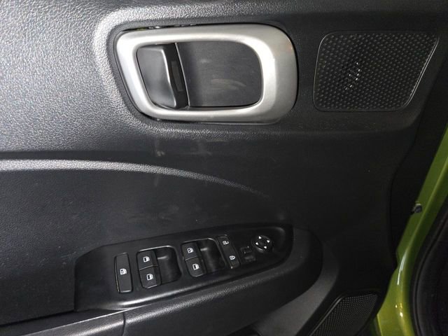 Used 2022 Hyundai Venue SEL FWD image 13