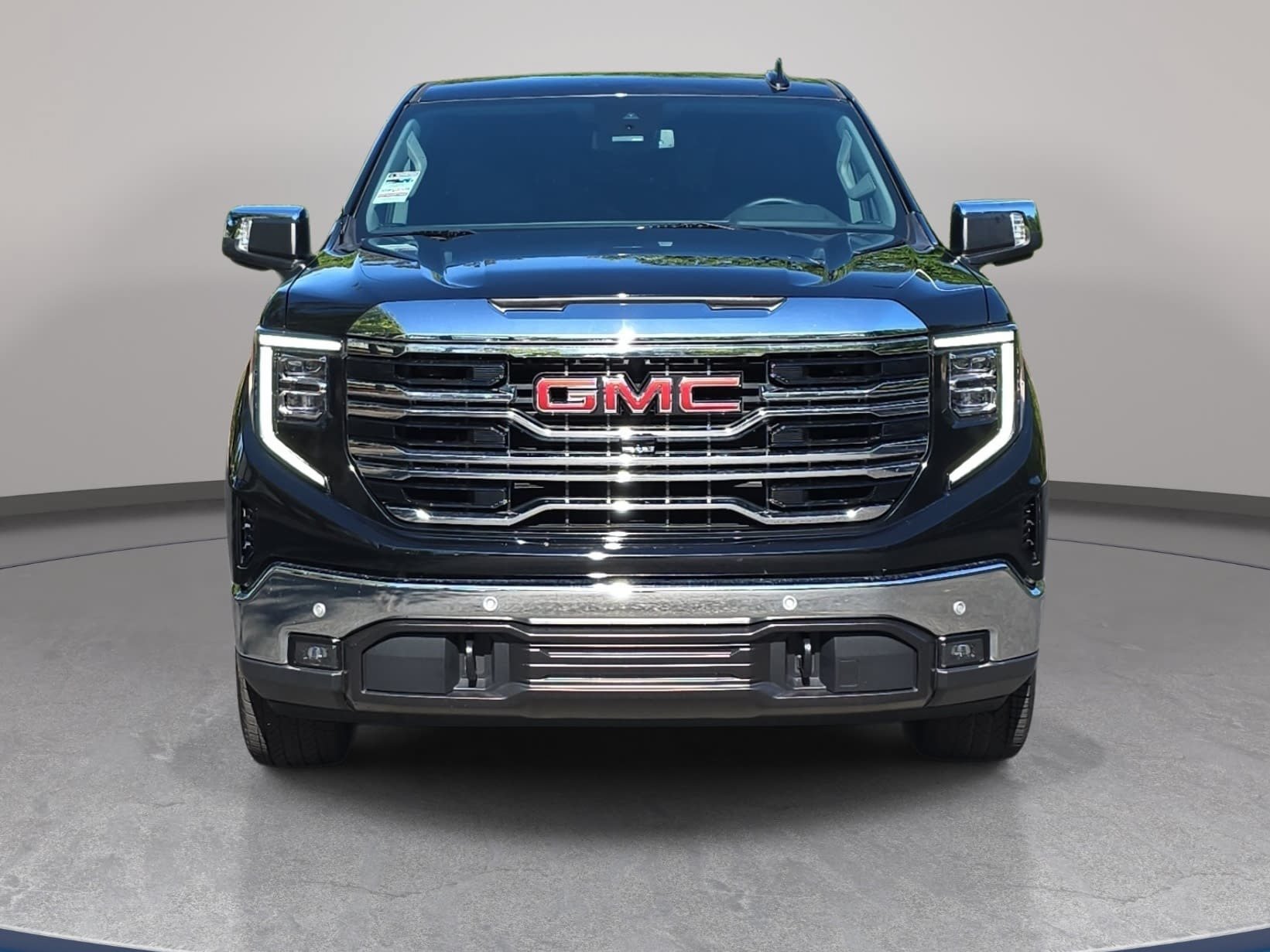 Used 2024 GMC Sierra 1500 SLT w/ SLT Premium Plus Package AWD/4WD image 2