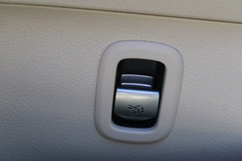 Used 2024 Mercedes-Benz C 300 Sedan image 24
