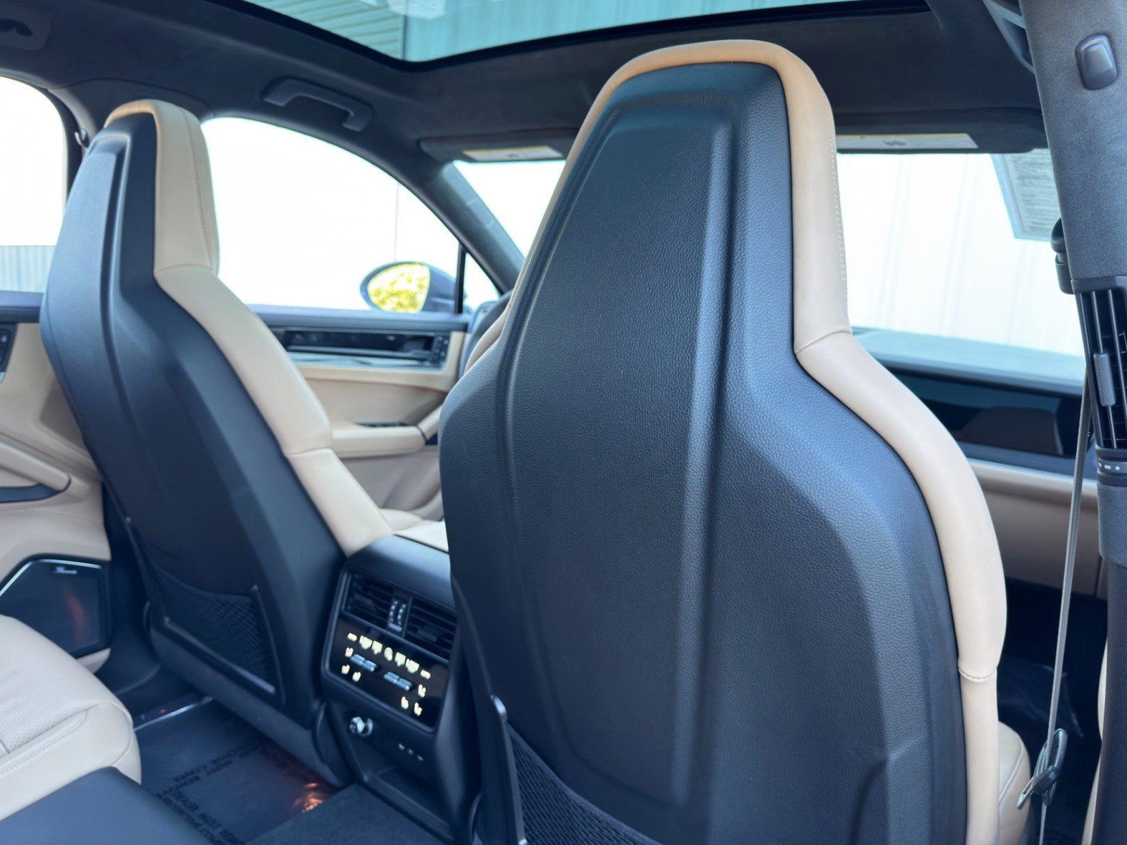 Used 2024 Porsche Cayenne Turbo AWD/4WD image 42