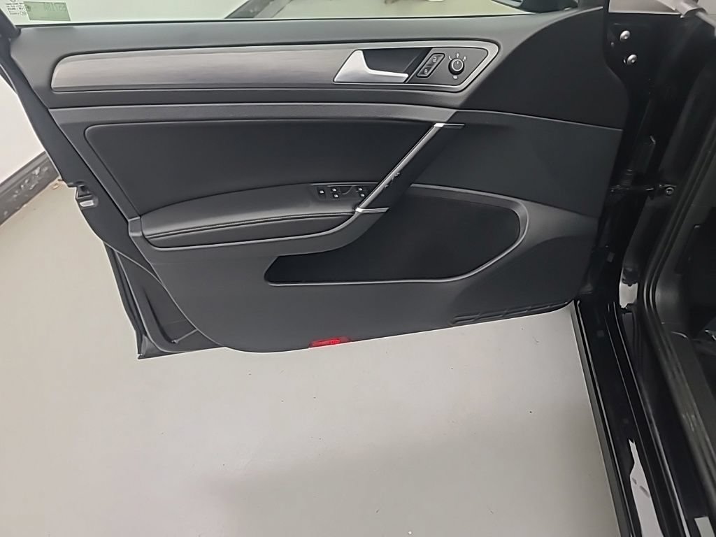 Used 2018 Volkswagen Golf SE FWD image 21