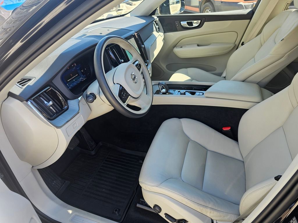 Certified 2023 Volvo XC60 B5 Plus w/ Protection Package Premier AWD/4WD image 17