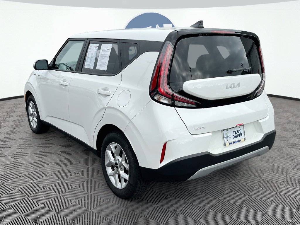 Certified 2025 Kia Soul LX w/ LX Technology Package FWD image 8
