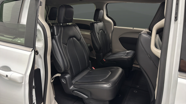 Used 2023 Chrysler Pacifica Touring-L FWD image 23
