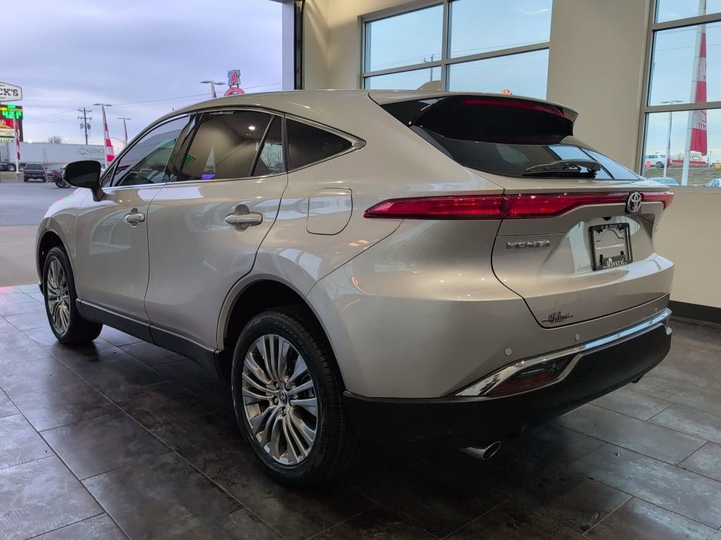 Certified 2023 Toyota Venza Limited image 5