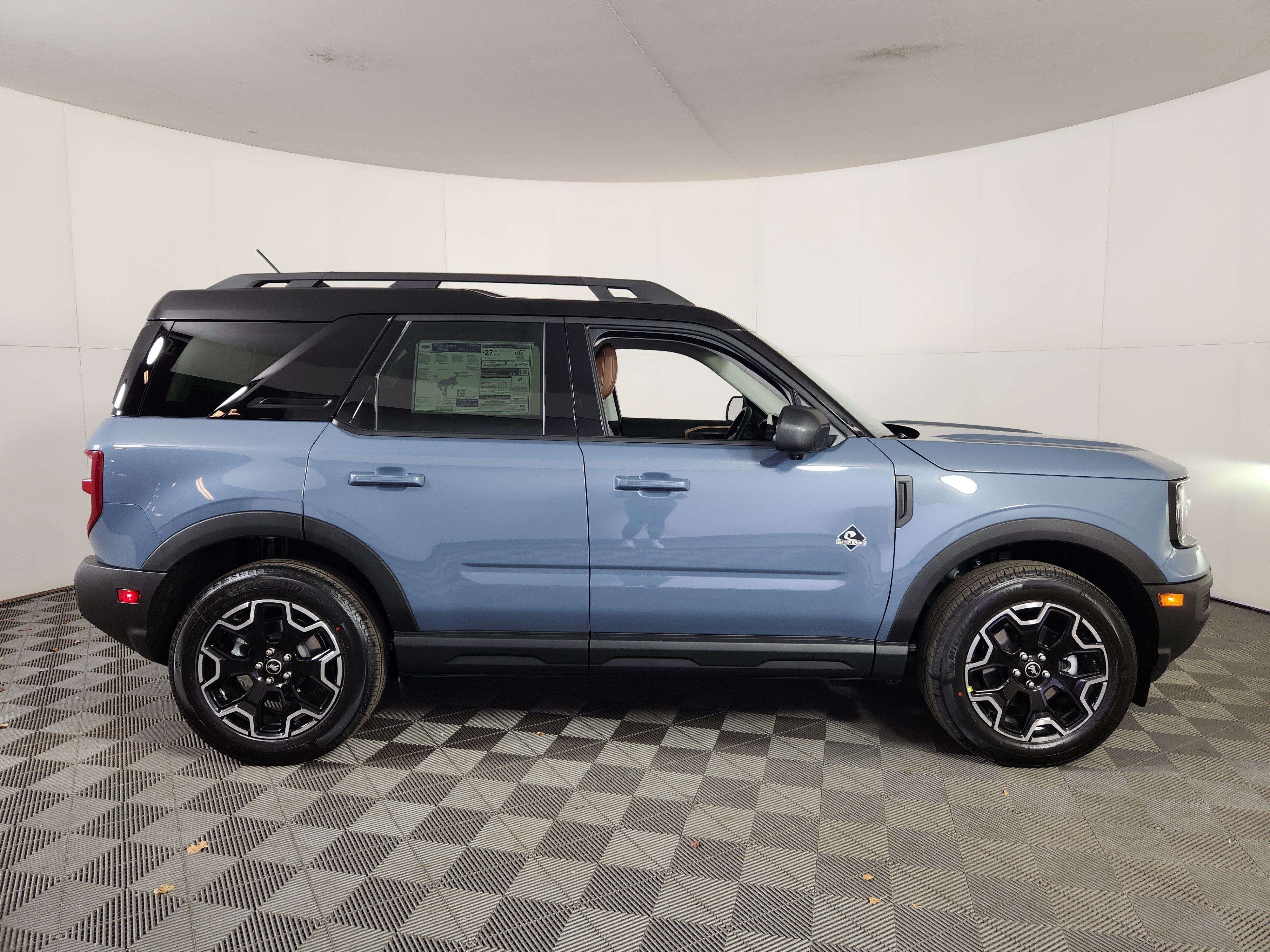 New 2025 Ford Bronco Sport Outer Banks w/ Outer Banks Tech Package+ AWD/4WD image 8