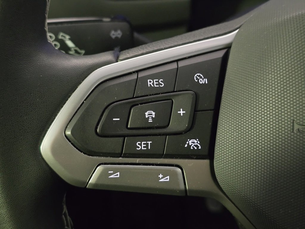 Used 2022 Volkswagen Tiguan SE image 16