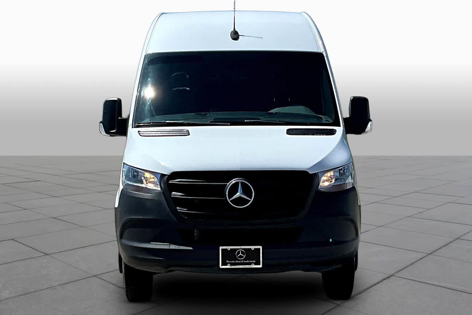 Used 2024 Mercedes-Benz Sprinter 3500 image 4