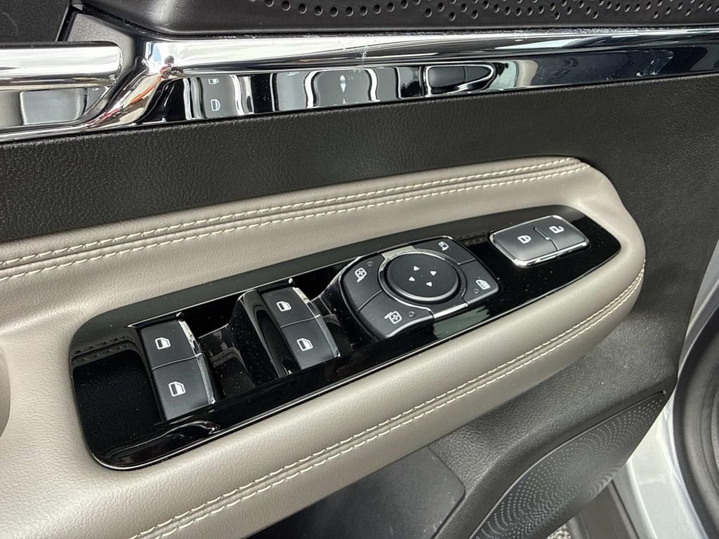 Used 2023 Lincoln Corsair FWD image 21