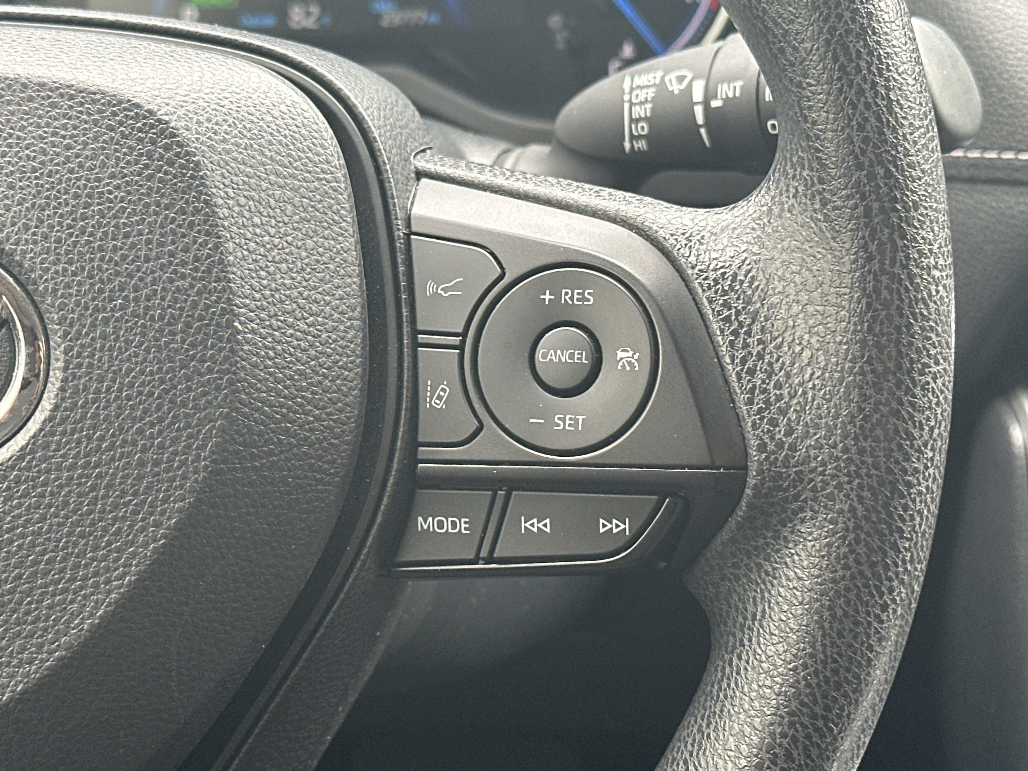 Used 2025 Toyota RAV4 XLE w/ Convenience Package AWD/4WD image 19