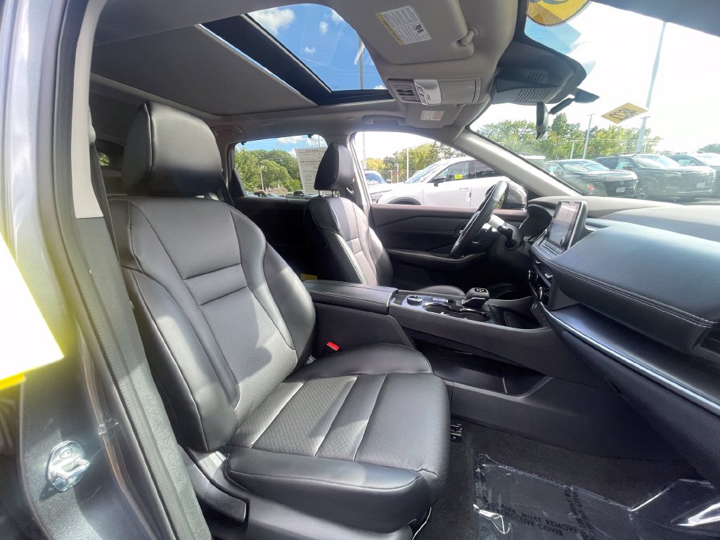 Certified 2023 Nissan Rogue SV w/ SV Premium B Package AWD/4WD image 17