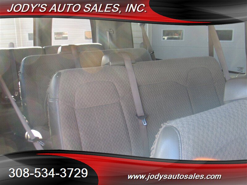 Used 2017 Chevrolet Express 3500 LT w/ LT Preferred Equipment Group RWD image 24