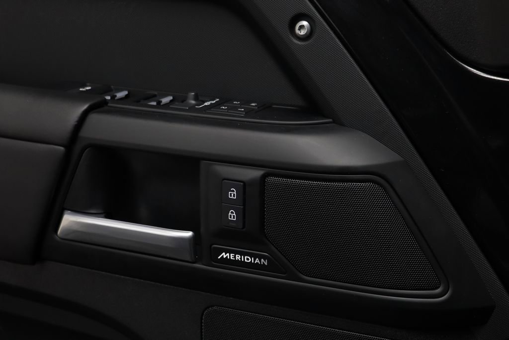 Used 2025 Land Rover Defender 130 S image 7