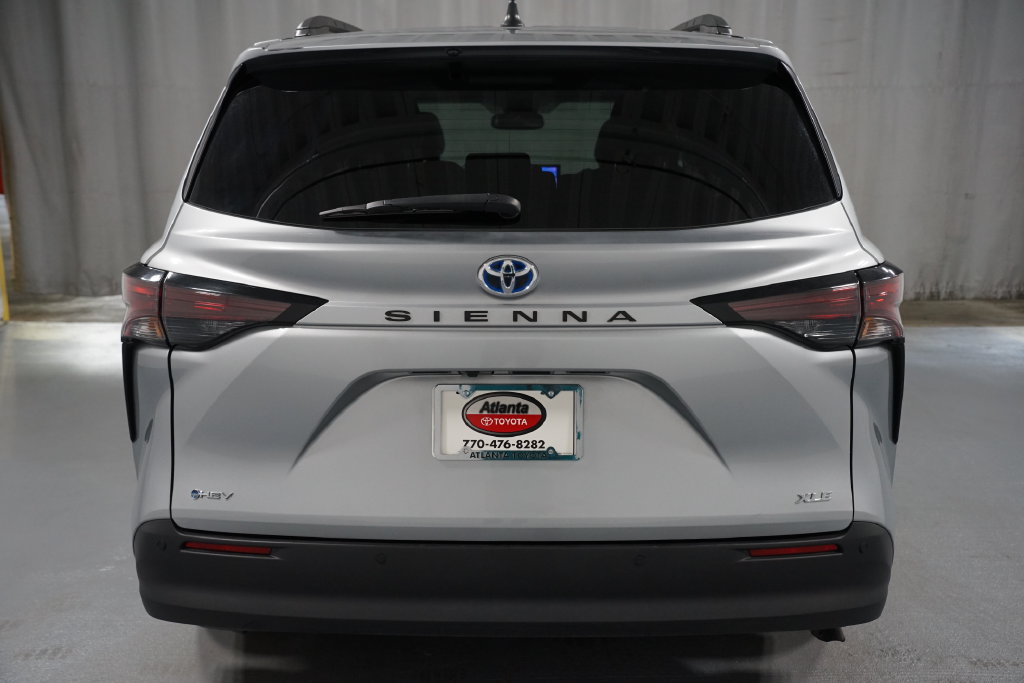 Certified 2025 Toyota Sienna XLE FWD image 7