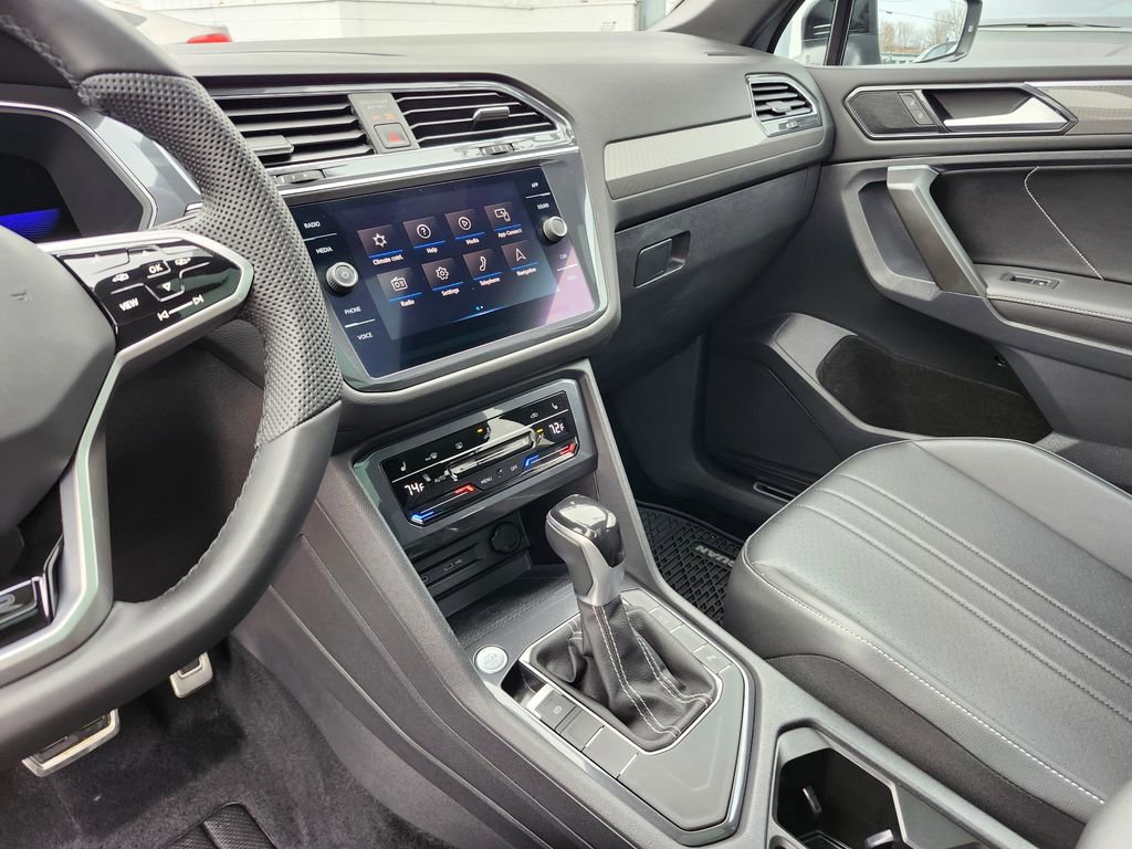 Certified 2022 Volkswagen Tiguan SE R-Line image 8