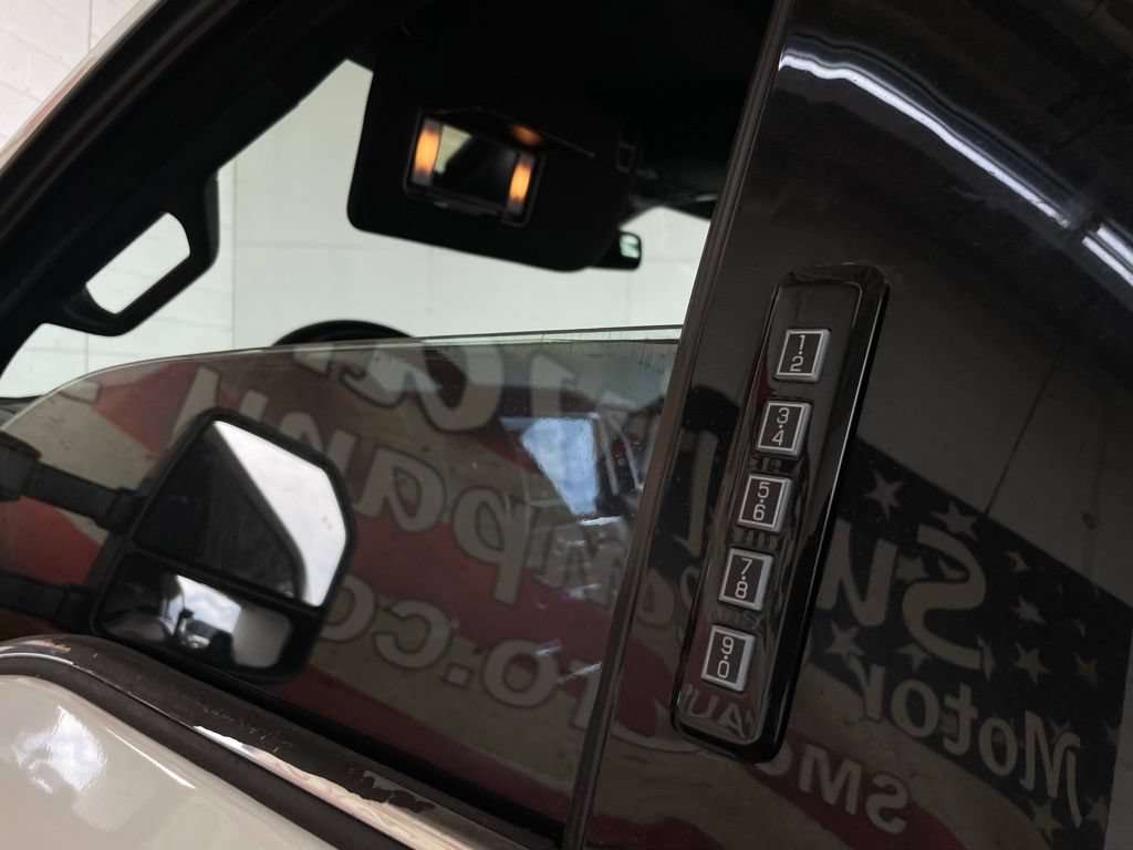 Used 2022 Ford F250 Platinum w/ FX4 Off-Road Package AWD/4WD image 12