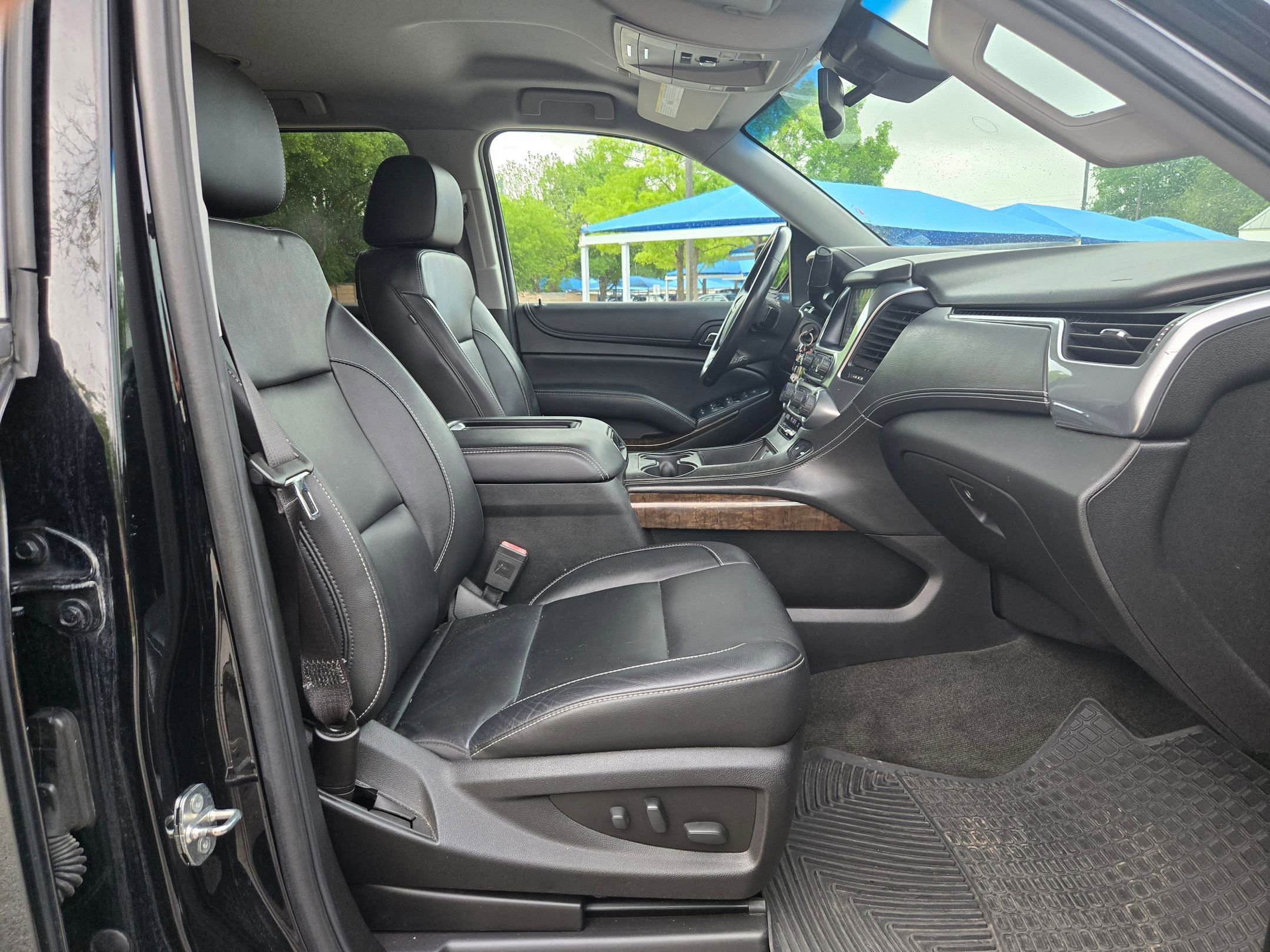 Used 2018 Chevrolet Suburban LT image 23