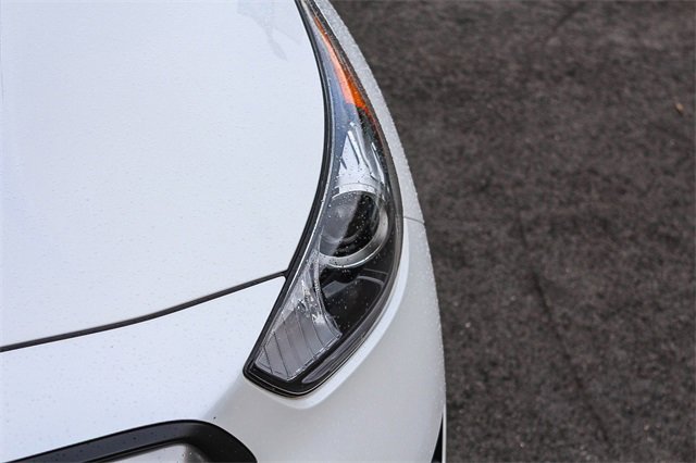 Used 2019 Kia Niro EX image 16