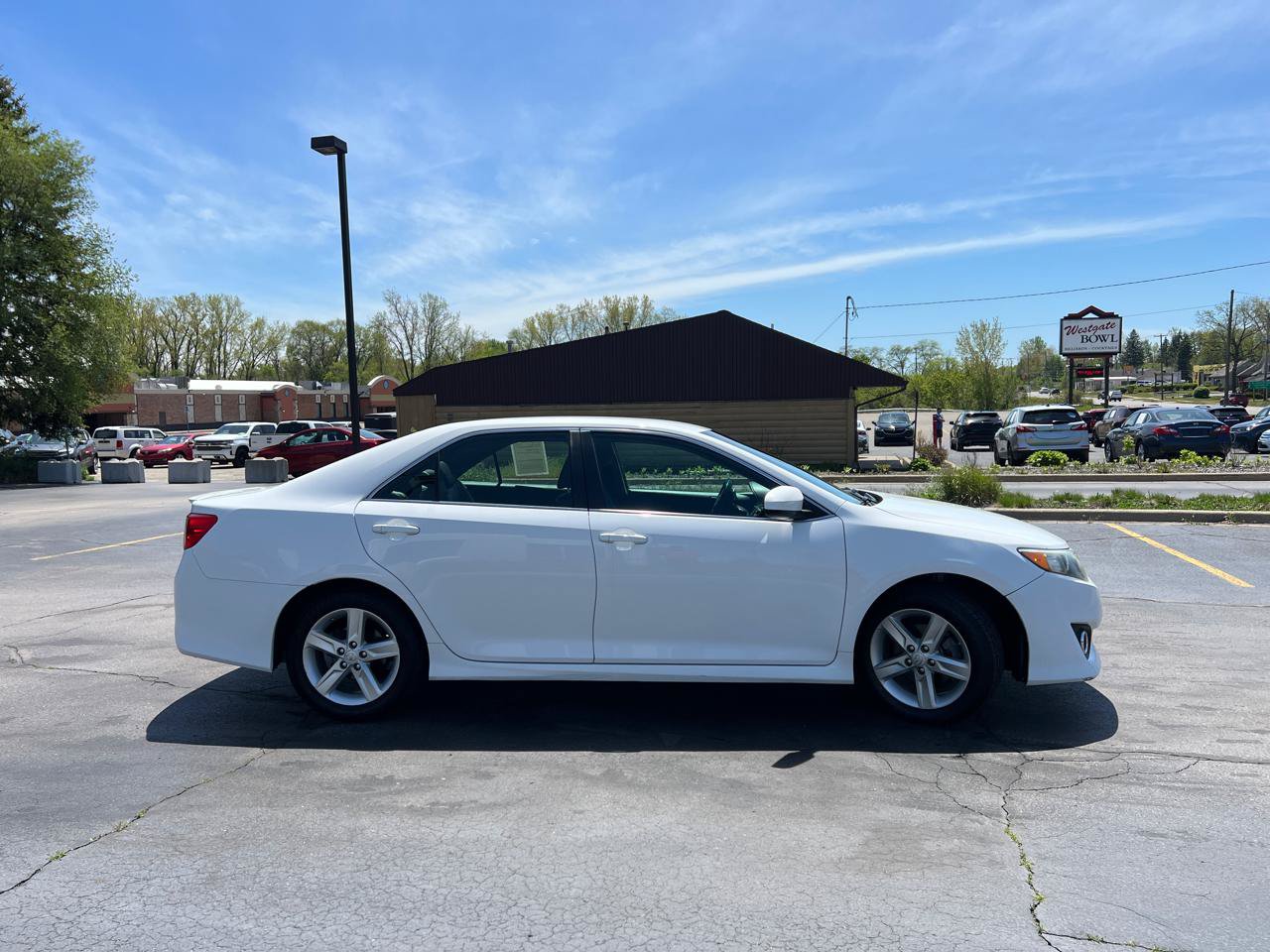 Used 2013 Toyota Camry SE FWD image 9