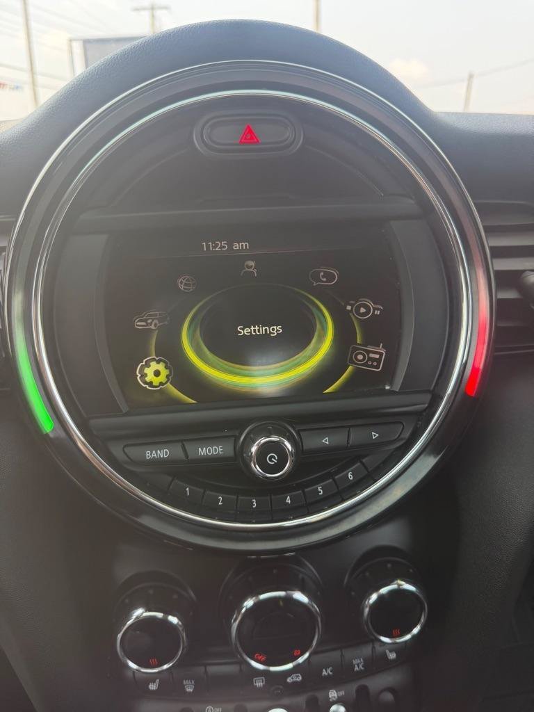 Used 2018 MINI Cooper 2-Door Hardtop w/ Cold Weather Package FWD image 14